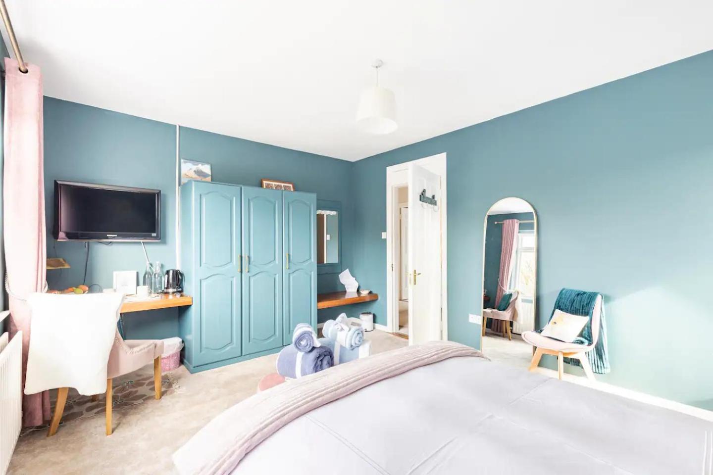 Station Road Homestay Каслбар Экстерьер фото